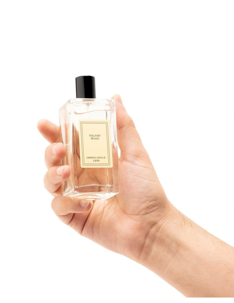 CERERIA MOLLA purškiklis ir kūno dulksna „Velvet wood“ 100 ml.