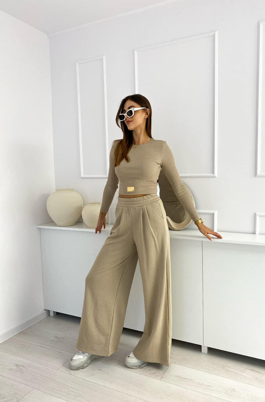 Dviejų dalių beige kostiumėlis